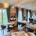 Chateau De Montreuil ホテル 4*