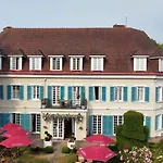 Hotel Chateau De Montreuil 4*