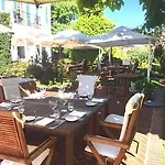 Chateau De Montreuil Hotel