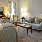 Chateau De Montreuil 4*