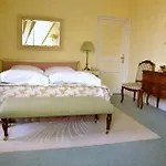 Chateau De Montreuil 4*