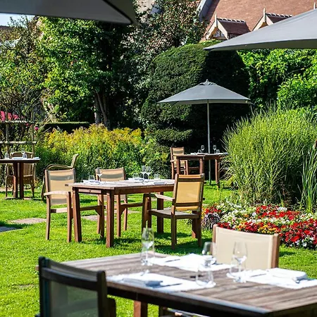 Chateau De Montreuil Hotel 4*