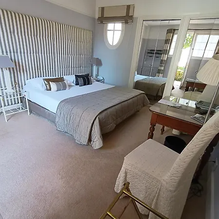 Chateau De Montreuil 4* モントルイユ・シュル・メール