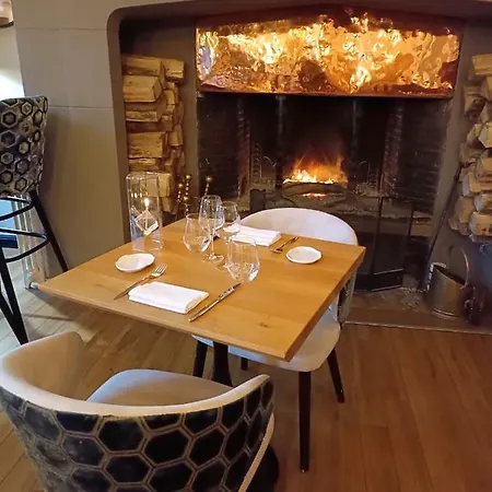 Chateau De Montreuil 4*