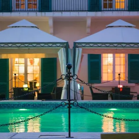 Hotel Chateau De Montreuil 4*