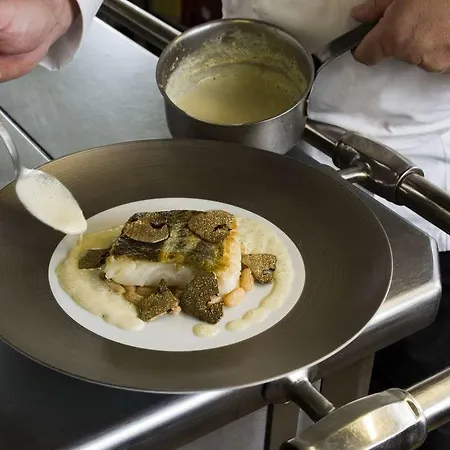 Hotel Chateau De Montreuil 4*