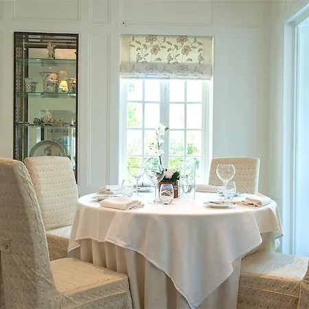 Chateau De Montreuil مورويْ سور مير