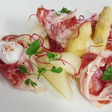 Chateau De Montreuil 4*