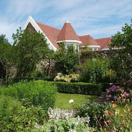 Chateau De Montreuil 4*