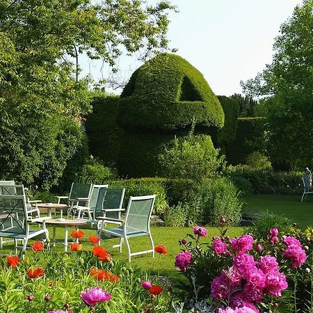 Chateau De Montreuil 4*