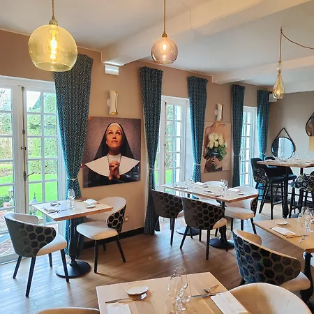 Chateau De Montreuil Hotel 4*