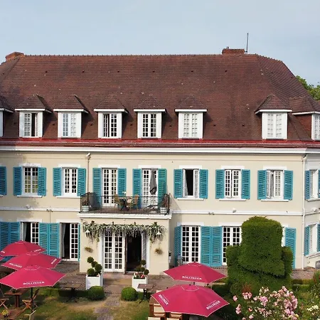 Hotel Chateau De Montreuil 4*