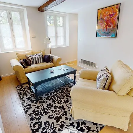 Chateau De Montreuil