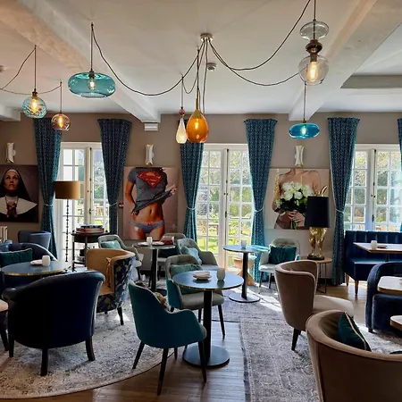 Chateau De Montreuil Hotel 4*