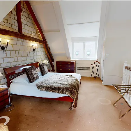 Chateau De Montreuil