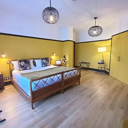 Chateau De Montreuil Hotel