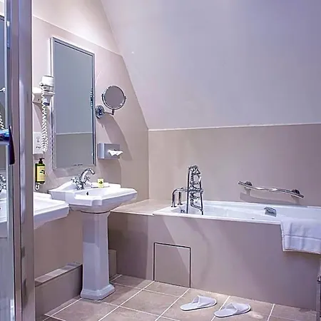 Hotel Chateau De Montreuil 4*