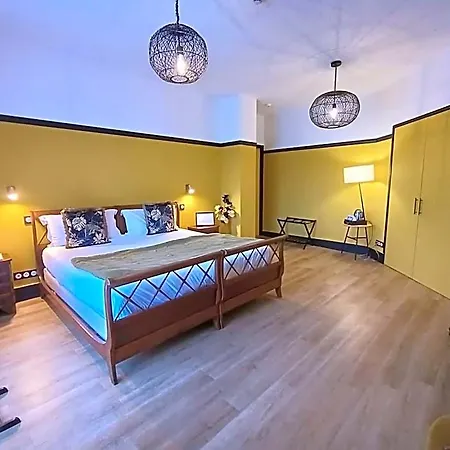 Chateau De Montreuil 4*