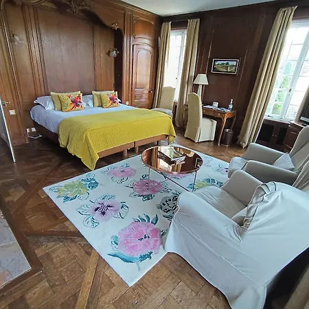 Hotel Chateau De Montreuil 4*