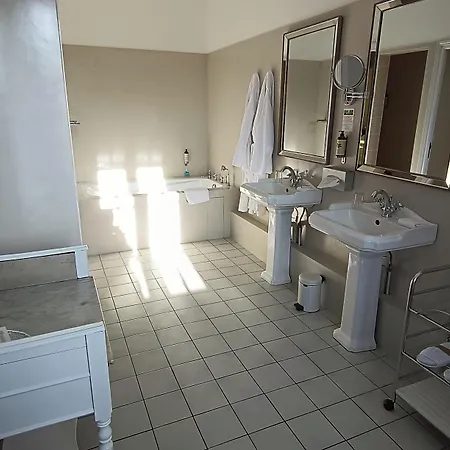 Chateau De Montreuil Hotel