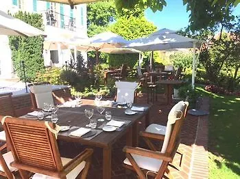 Chateau De Montreuil Hotel