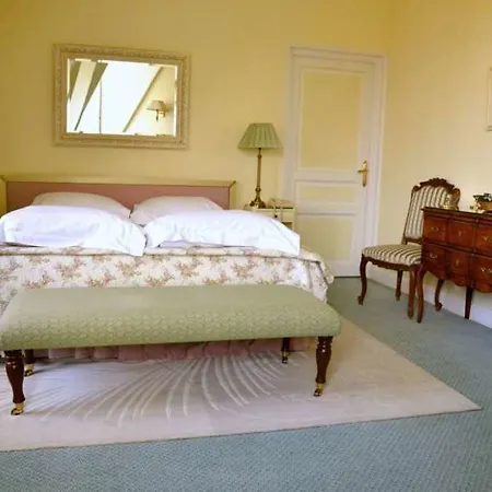 Chateau De Montreuil 4*