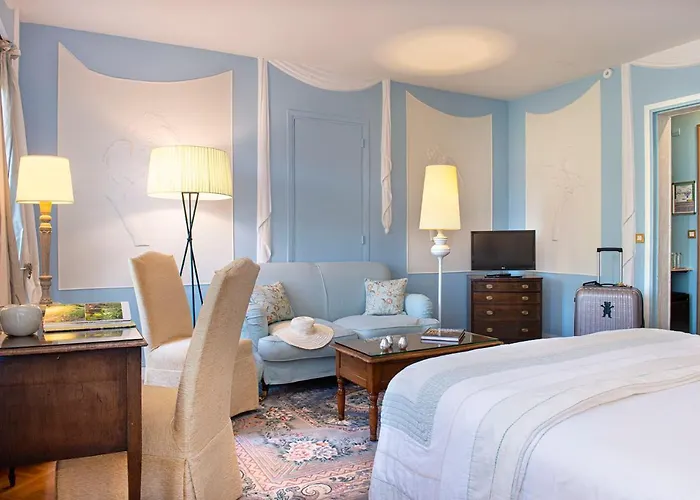 Chateau De Montreuil 4*