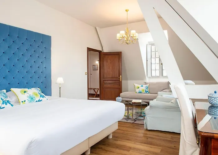 Hotel Chateau De Montreuil 4*