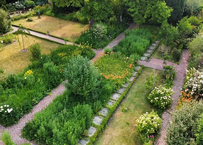 Chateau De Montreuil