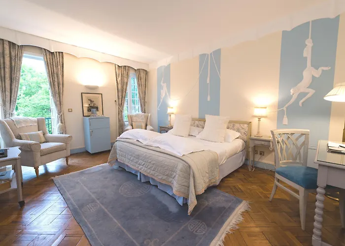 Chateau De Montreuil Hotel 4*