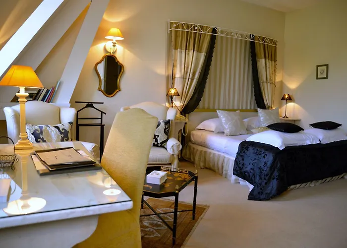 Chateau De Montreuil Hotel 4*