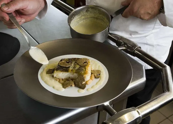 Hotel Chateau De Montreuil 4*