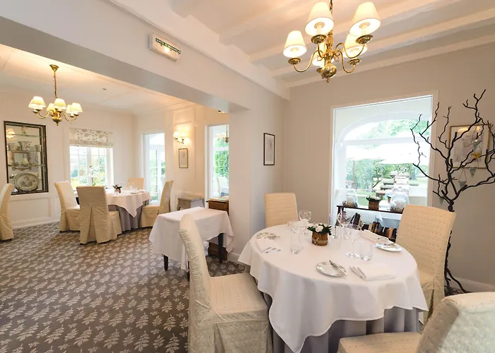 Hotel Chateau De Montreuil 4*