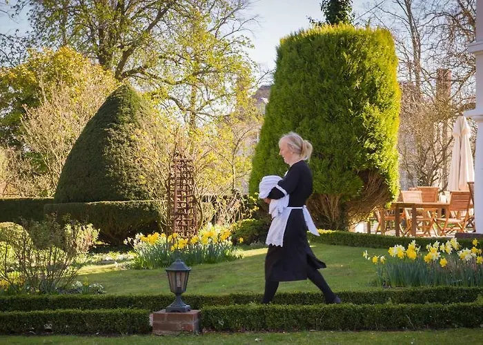 Chateau De Montreuil Hotel