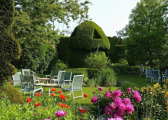 Chateau De Montreuil 4*