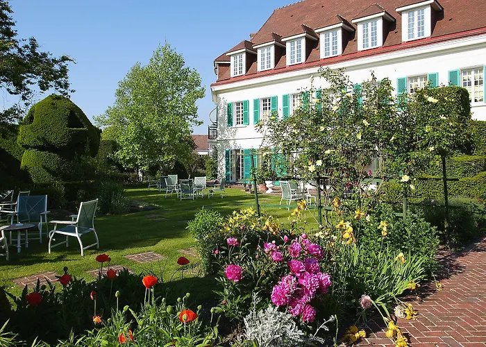 Chateau De Montreuil Hotel 4*