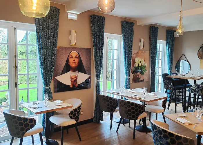 Chateau De Montreuil Hotel 4*