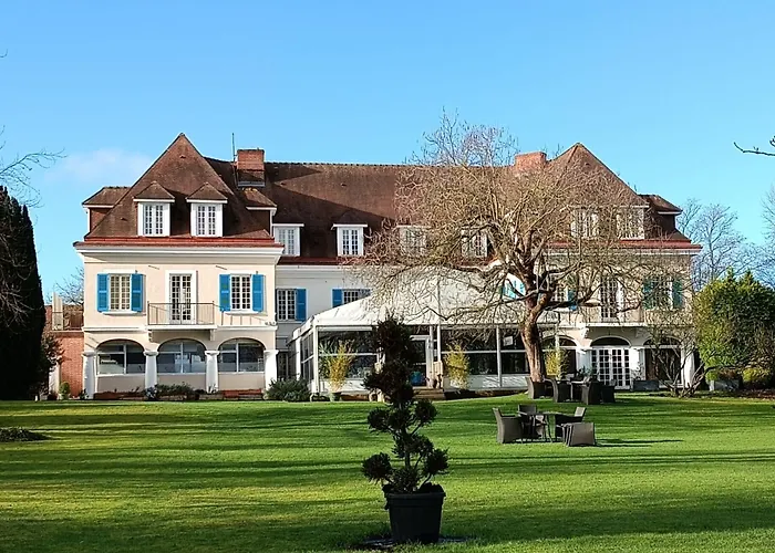 Hotel Chateau De Montreuil 4*