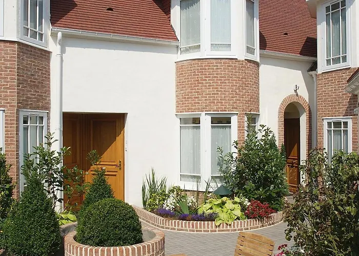 Chateau De Montreuil Montreuil (Pas-de-Calais)