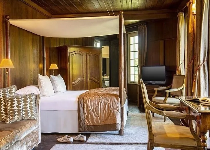 Chateau De Montreuil Hotel