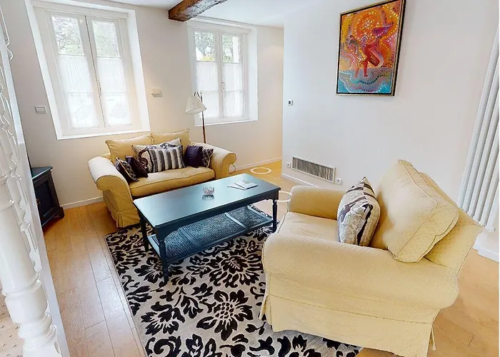 Chateau De Montreuil