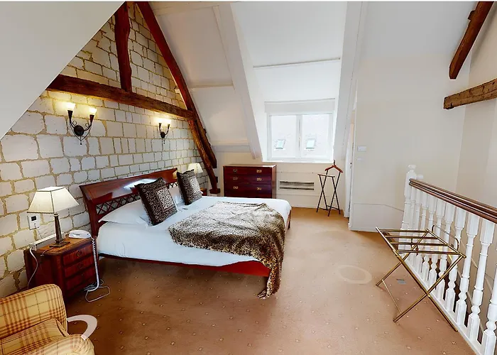 Chateau De Montreuil