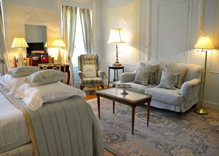 Chateau De Montreuil 4*